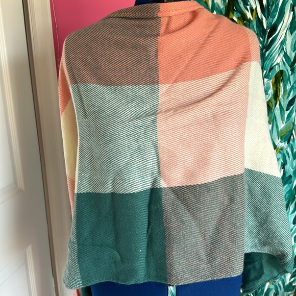 Pink and green rectangle scarf - Picture 3 of 3
